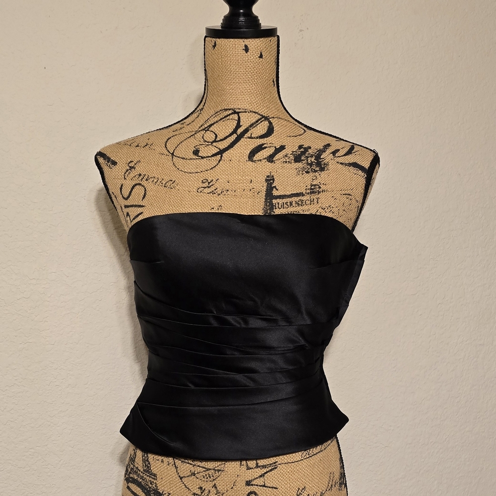 Elegant Black Strapless Crop Top